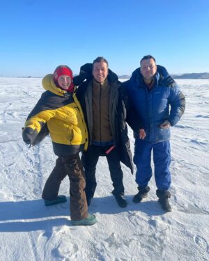 Andrey Merzlikin Instagram - В директ спрашивают, как организовать путешествие на Байкал. 
Я много лет пользуюсь услугами двух сталкеров, Даниил Марышкин и Ксения Шультайс. От одного дня, до трех, до недели и месяца. Любой формат. На любые возможности, как финансовые, так и возрастные. Веселые, задорные, расскажут, покажут, сами вместе с вами пройдут огонь, воду и на коньках по льду Байкала!
.
Ну и на Камчатку тоже!!!!🌋
.
@director_baikala и @ksubaikal ❤️
.
Это не реклама, а рекомендация. 
Не платная! 🔥
.
#мерзликинырекомендуют #байкал