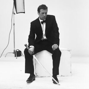 Andrey Merzlikin Instagram - Вдали от тебя
ветер роняет дожди…
Самурай вдали от дождей 
Не смотрит как цветёт сакура.
.
#самсочинил 🌸#исноваздравствуйте #самурай