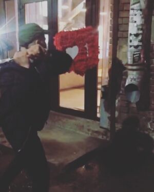 Andrey Prokofyev Instagram - Совсем забыл, что у меня есть пару интересных видео со своего др.
Спасибо всем кто был тогда со мной!)
Кстати, а какой подарок вы хотите на свой День Рождения?
Напишите в комментарии, там я выберу 10 человек и скину видосик с поздравлениями именно в твой ДР!)
Спасибо кисам @albina_tea и @myrkiny_nochi  за биту и потрясающую пеньяту!)