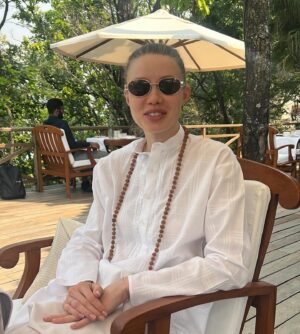 Andrey Shirman Instagram - С Днем Рождения Моя Любовь! Моя половинка! Моя ягода малинка! Анастасия Крив! Сколько мы с тобой лет, сколько зим, а все будто как вчера: познакомились в том самом самолёте с одноклассниками и влюбились. Мур Мур. Но на самом деле уже почти пол жизни пролетело, детей дома мал мала да и просто хотелось пожить еще как минимум в пять раз дольше , ценя каждый миг вместе, не забывая сложности и победы (совместные) и планируя великие планы (совместные тоже) и как сказали наши друзья: «Ребята, главное не останавливайтесь» 😉 С Днем Рождения мой малыш , моя самая прекрасная на свете!