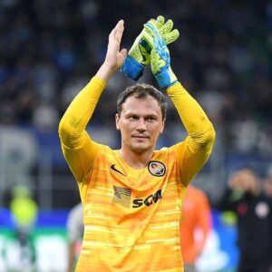 Andrii Piatov Instagram - 🧡 Легенда @piat30 ⚒ Дякуємо, Андрію! 👏
⠀
16 сезонів, 482 матчі, 28 трофеїв у «Шахтарі».
⠀
🔝 Найбільша кількість ігор серед воротарів в історії клубу ⚽️
⠀
🏆 Рекорд клубу всіх часів за здобутими трофеями 🥇
⠀
🧡 Legend ⚒ Thank you, Andrii! 👏
⠀
16 seasons, 482 apps, 28 trophies at Shakhtar.
⠀
🔝 The most games among goalkeepers in the history of the club ⚽️
⠀
🏆 The club’s all-time record for the trophies won 🥇
⠀
#Шахтар #Shakhtar #FCShakhtar #FCSD #Україна #Ukraine #football #футбол #Донецьк #Donetsk #Kharkiv #Харків #Київ #Kyiv #УПЛ #UPL #ПремьерЛига #PremierLeague #UCL #UEL #історія #history #FootballStandsTogether #StandWithUkraine #Пятов #Piatov #команда #team #легенда #legend \