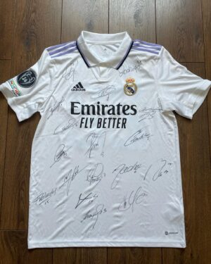 Andrii Piatov Instagram - БЛАГОДІЙНИЙ АУКЦІОН 🙏🏻
⠀
Цю футболку @realmadrid підписали гравці першої команди мадридського клубу 11 жовтня 2022 напередодні матчу 4-го туру групового етапу Ліги чемпіонів «Шахтар»-«Реал» у Варшаві.
⠀
На ній особисто поставили підписи: Куртуа, Карвахаль, Мілітао, Алаба, Начо, Азар, Бензема, Модріч, Асенсіо, Камавінга, Лунін, Вальверде, Лукас Васкес, Менді, Родріго, Вінісіус.
⠀
Футболку отримає той, хто запропонує найбільшу суму в коментарях. 

Стартова ціна - 10 000 грн
Крок - 500 грн
Результат 23 травня!
⠀
‼️Всі кошти підуть на:
1. Закупівлю тепловізора для бійця 121 бригади ТрО Якобчука Артема.
2. Бойовий підрозділ ССО‼️
⠀
Щодня та щоночі ворог не дає нам спокійно жити. Не маємо права втомлюватися!
⠀
Репост цього посту вам в сторі обов'язковий ‼️