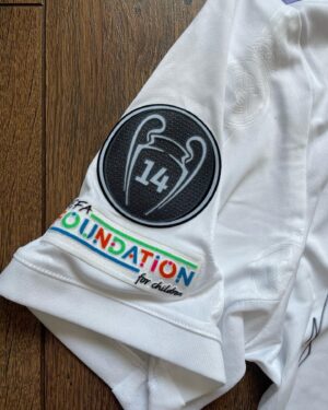 Andrii Piatov Instagram - БЛАГОДІЙНИЙ АУКЦІОН 🙏🏻
⠀
Цю футболку @realmadrid підписали гравці першої команди мадридського клубу 11 жовтня 2022 напередодні матчу 4-го туру групового етапу Ліги чемпіонів «Шахтар»-«Реал» у Варшаві.
⠀
На ній особисто поставили підписи: Куртуа, Карвахаль, Мілітао, Алаба, Начо, Азар, Бензема, Модріч, Асенсіо, Камавінга, Лунін, Вальверде, Лукас Васкес, Менді, Родріго, Вінісіус.
⠀
Футболку отримає той, хто запропонує найбільшу суму в коментарях. 

Стартова ціна - 10 000 грн
Крок - 500 грн
Результат 23 травня!
⠀
‼️Всі кошти підуть на:
1. Закупівлю тепловізора для бійця 121 бригади ТрО Якобчука Артема.
2. Бойовий підрозділ ССО‼️
⠀
Щодня та щоночі ворог не дає нам спокійно жити. Не маємо права втомлюватися!
⠀
Репост цього посту вам в сторі обов'язковий ‼️