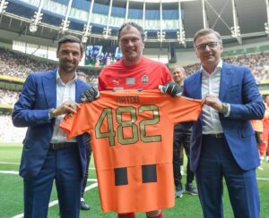 Andrii Piatov Instagram - ⚒ Легенда! 4️⃣8️⃣2️⃣ матчі за «Шахтар» 🧡 Андрій Пятов 🇺🇦
⠀
👏 Назавжди в історії нашого клубу ⚒ Дякуємо, Легендо! 👏
⠀
⚒ Legend! 4️⃣8️⃣2️⃣ matches for Shakhtar 🧡 Andrii Piatov 🇺🇦
⠀
👏 Forever in the history of our club ⚒ Thank you, Legend! 👏
⠀
#Шахтар #Shakhtar #FCShakhtar #FCSD #Україна #Ukraine #football #футбол #Донецьк #Donetsk #Kharkiv #Харків #Київ #Kyiv #УПЛ #UPL #ПремьерЛига #PremierLeague #UCL #UEL #історія #history #FootballStandsTogether #StandWithUkraine #Пятов #Piatov #команда #team #легенда #legend