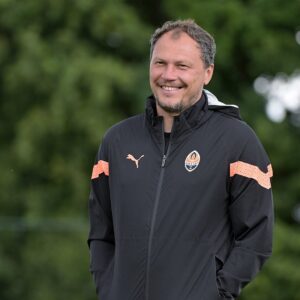 Andrii Piatov Instagram - Перший тиждень у новому статусі ☑️
⠀
Ви маєте зрозуміти мої відчуття зараз. Адже напевне кожен переживав перший день на новій роботі 😁
⠀
Якщо говорити про свої відчуття зараз у ролі тренера, то емоцій, вражень та планів багато. Та поки я більше сам вчуся, ніж вчу когось.
⠀
Головна задача - переймати досвід колег та напрацьовувати власний.
Головне бажання - рухатись вперед та вдосконалюватись.
⠀
І точно скажу одне. Можуть змінюватись ролі та посади, але підхід роботи має бути единий. Він простий, але дієвий для кожного. Прагнути до відкриттів та власного розвитку. Постійно! Щодня!
⠀
На цьому й зараз основний фокус ⚒️

📷 @fcshakhtar
