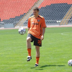 Andrii Piatov Instagram - 🧡 Легенда @piat30 ⚒ Дякуємо, Андрію! 👏
⠀
16 сезонів, 482 матчі, 28 трофеїв у «Шахтарі».
⠀
🔝 Найбільша кількість ігор серед воротарів в історії клубу ⚽️
⠀
🏆 Рекорд клубу всіх часів за здобутими трофеями 🥇
⠀
🧡 Legend ⚒ Thank you, Andrii! 👏
⠀
16 seasons, 482 apps, 28 trophies at Shakhtar.
⠀
🔝 The most games among goalkeepers in the history of the club ⚽️
⠀
🏆 The club’s all-time record for the trophies won 🥇
⠀
#Шахтар #Shakhtar #FCShakhtar #FCSD #Україна #Ukraine #football #футбол #Донецьк #Donetsk #Kharkiv #Харків #Київ #Kyiv #УПЛ #UPL #ПремьерЛига #PremierLeague #UCL #UEL #історія #history #FootballStandsTogether #StandWithUkraine #Пятов #Piatov #команда #team #легенда #legend \