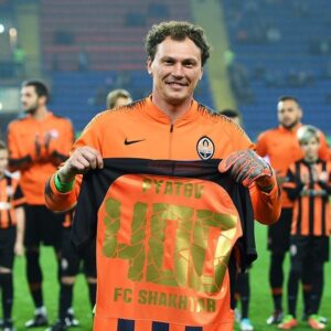 Andrii Piatov Instagram - 🧡 Легенда @piat30 ⚒ Дякуємо, Андрію! 👏
⠀
16 сезонів, 482 матчі, 28 трофеїв у «Шахтарі».
⠀
🔝 Найбільша кількість ігор серед воротарів в історії клубу ⚽️
⠀
🏆 Рекорд клубу всіх часів за здобутими трофеями 🥇
⠀
🧡 Legend ⚒ Thank you, Andrii! 👏
⠀
16 seasons, 482 apps, 28 trophies at Shakhtar.
⠀
🔝 The most games among goalkeepers in the history of the club ⚽️
⠀
🏆 The club’s all-time record for the trophies won 🥇
⠀
#Шахтар #Shakhtar #FCShakhtar #FCSD #Україна #Ukraine #football #футбол #Донецьк #Donetsk #Kharkiv #Харків #Київ #Kyiv #УПЛ #UPL #ПремьерЛига #PremierLeague #UCL #UEL #історія #history #FootballStandsTogether #StandWithUkraine #Пятов #Piatov #команда #team #легенда #legend \