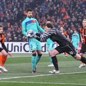 Andrii Piatov Instagram - 🧡 Легенда @piat30 ⚒ Дякуємо, Андрію! 👏
⠀
16 сезонів, 482 матчі, 28 трофеїв у «Шахтарі».
⠀
🔝 Найбільша кількість ігор серед воротарів в історії клубу ⚽️
⠀
🏆 Рекорд клубу всіх часів за здобутими трофеями 🥇
⠀
🧡 Legend ⚒ Thank you, Andrii! 👏
⠀
16 seasons, 482 apps, 28 trophies at Shakhtar.
⠀
🔝 The most games among goalkeepers in the history of the club ⚽️
⠀
🏆 The club’s all-time record for the trophies won 🥇
⠀
#Шахтар #Shakhtar #FCShakhtar #FCSD #Україна #Ukraine #football #футбол #Донецьк #Donetsk #Kharkiv #Харків #Київ #Kyiv #УПЛ #UPL #ПремьерЛига #PremierLeague #UCL #UEL #історія #history #FootballStandsTogether #StandWithUkraine #Пятов #Piatov #команда #team #легенда #legend \