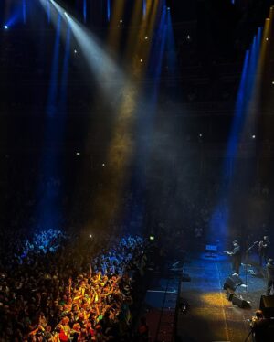 Andriy Shevchenko Instagram - Big Thank you to @okeanelzy_official for a great concert, it was truly amazing atmosphere! And Thank you to all Ukrainians who came to support the fundraising concert as a part of #HelpforUkrainetour yesterday evening at @royalalberthall .
Glory to Ukraine! 🇺🇦 Support @u24.gov.ua