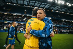 Andriy Shevchenko Instagram - Game4Ukraine на підтримку України відбувся. День, який ми запам'ятаємо на все життя. Дякуємо усім, хто до нас долучився: супергравцям, які приїхали з усього світу, місту Лондону та ФК "Челсі", які нас підтримали, партнерам, спонсорам, музикантам, кожному, хто вчора прийшов на стадіон і вболівав за синіх та жовтих, вболівав за Україну. Це були неймовірні емоції! 

Дякуємо @zelenskiy_official за довіру та підтримку. Ми будемо знову і знову використовувати кожну можливість, щоб нагадувати світу про війну. 

Україна переможе!

Дякуємо!

@game4ukraine @u24.gov.ua 

Game4Ukraine was a success. A day that we will remember for the rest of our lives. Thank you to everyone who joined us: super players who came from around the world, the city of London and Chelsea F.C., who supported us, partners, sponsors, musicians, and everyone who came to the stadium yesterday and cheered for the blue and yellow teams, cheered for Ukraine . It was splash of incredible emotions!

Thank you, @zelenskiy_official , for your trust and support. We will use every opportunity again and again to remind the world about the war.

#UkraineWillWin!

Thank you!