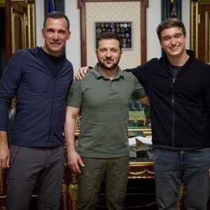 Andriy Shevchenko Instagram - Разом з @zinchenko зіграємо 5 серпня у Лондоні благодійний матч Game4Ukraine на підтримку України 🇺🇦 Долучимо до цього і світових легенд футболу, і діючих гравців.  Матч відбудеться 5 серпня на домашньому стадіоні «Челсі» — Стемфорд Бридж. 

Наша мета —  зібрати кошти для відбудови школи у Чернігівській області, зруйнованої у березні 2022 року. 
Підтримайте нас! Приходьте на матч (квитки у шапці профіля), або робіть благодійну пожертву UNITED24 від 6 фунтів, щоб виграти одну з футболок учасників матчу з автографом. 

Дякуємо Президенту Зеленському @zelenskiy_official за довіру! 
Дякуємо @chelseafc , @arsenal за допомогу. Футбольним зіркам та легендам — за  підтримку.

Слава Україні!

On August 5, @zinchenko and I will play a Game4Ukraine charity match in London in support of Ukraine 🇺🇦 
We shall bring together both world football legends and active players. The match will take place at Chelsea FC's home arena Stamford Bridge.

Our goal is to raise funds for the reconstruction of a school in Chernihiv Oblast, which was destroyed in March 2022.
Join in! Come see the game (tickets in the bio) or simply make a £6  donation via UNITED24 to win one of the footballers' autographed shirts.

Thanks to President Zelenskyy @zelenskiy_official for putting his trust in me!
Thank you to @chelseafc and @arsenal for their help. 
Thank you to all the football players who joined for their support.

Glory to Ukraine! 
@u24.gov.ua