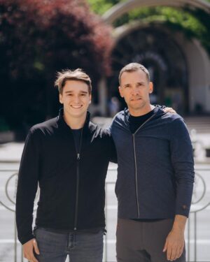 Andriy Shevchenko Instagram - Pадий знову бути у рідному Києві разом зі своїм старшим сином Джорданом.🇺🇦 

Happy to be in my hometown Kyiv together with my eldest son Jordan. @u24.gov.ua