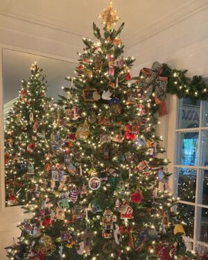 Andy García Instagram - Merry X Mass! All the best in 2023!
