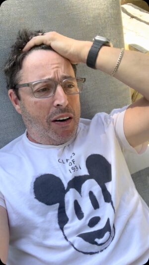 Andy Lassner Instagram - Hiiiii. I’m back.