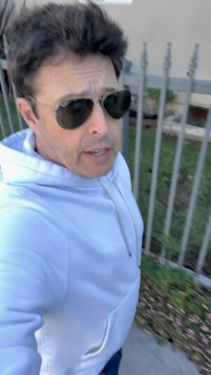 Andy Lassner Instagram - Oh. Hello.