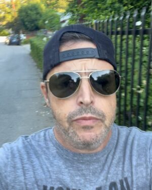 Andy Lassner Instagram - ATTENTION SPONSORS:
Please contact me with your offers via my personal facsimile machine. I just added paper. Thank you.