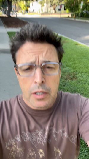 Andy Lassner Instagram - Happy Labor Day to all those who partake🙏🏼🇨🇦🇺🇸
(Apologies. Just learned, after posting video, that it’s a holiday for my Canadian brothers and sisters too)