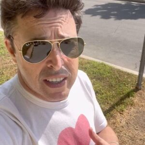 Andy Lassner Instagram - Am I a hero? 
Lil’ bit yeah.🦸🏻‍♂️