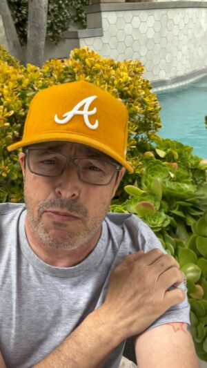Andy Lassner Instagram - 🫤😕