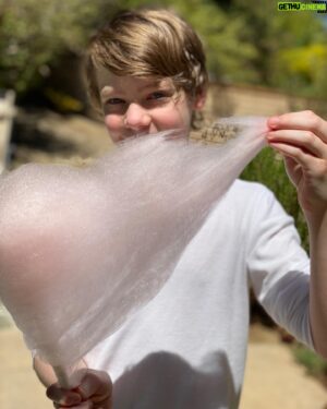 Andy Walken Instagram - Cotton candy? Don’t mind if I do.

#cottoncandy #fairyfloss #sugar #spunsugar #backyardfun #puresugar