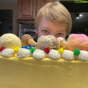 Andy Walken Instagram - I want to thank all you guys for the birthday greetings! You all made this day extra awesome! This has been a great birthday weekend - my sister’s birthday was yesterday and My Family went to @thehuntingtonlibrary today to celebrate. I finished the day with Ice-cream CAKE!!

#birthday #birthdayweekend #huntingtonlibrary #familytime