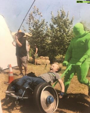 Andy Walken Instagram - WEEEeeeeeeeeeeeeels (a favorite #BehindTheScenes pic!)
#wecanbeheroes #weeeecanbeheroes #greenscreen