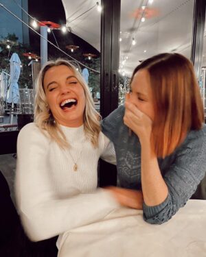Anel Alexander Instagram - Oh, how we laughed! Eventually we got one 😁 14 jaar se vriendskap. Ek laaik jou kwaai, @leandiedurandt. Here’s to many more Pret-oria kuiers 🍾