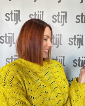 Anel Alexander Instagram - How’s this for a ‘spring’ in your step! Ek is MAL oor my nuwe blunt bob deur die talentvolle @nel_thestijlist en @carlysimonehair by @stijl_salon. En met die Inoar G-hair treatment bygegooi (dis soos botox vir jou hare!) maak dit hierdie styl super maklik om te onderhou. Nou’s ek reg vir die Lente! #newseasonnewlook
