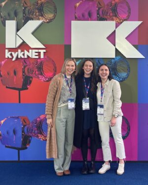 Anel Alexander Instagram - Dis ‘n vibe! Ek het die voorreg gehad om ‘n mentor te wees op die 2023 @silwerskermfees kortfilms wat in Gauteng vervaardig is. Só trots op hierdie klomp jong filmmakers en hul harde werk. Was heerlik om julle films op die grootskerm te sien! Dankie aan ons gashere @kyknettv en @thebayhotel vir ‘n fees vol bederf! #Vollebors #Karen #Thrifttotdiedood #dansdatdiebiesiesbewe #Werpsel