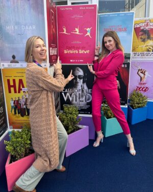 Anel Alexander Instagram - Dis ‘n vibe! Ek het die voorreg gehad om ‘n mentor te wees op die 2023 @silwerskermfees kortfilms wat in Gauteng vervaardig is. Só trots op hierdie klomp jong filmmakers en hul harde werk. Was heerlik om julle films op die grootskerm te sien! Dankie aan ons gashere @kyknettv en @thebayhotel vir ‘n fees vol bederf! #Vollebors #Karen #Thrifttotdiedood #dansdatdiebiesiesbewe #Werpsel