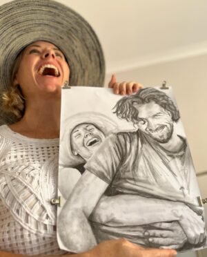 Anel Alexander Instagram - Look at this incredibly special drawing I received from a Facebook Friend! Dankie mickey_theunissen dat jy jou talente met my deel. Wat ‘n kosbare herhinnering! En dankie aan my skoonsus @flettjudith wat daai joyful oomblik vasgevang het x