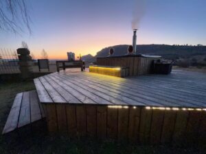 Anel Alexander Instagram - Hot tubbing under the stars! On an epic road-trip through our beautiful country with my dear friend @elsabeputter. First stop Rosendal in the Eastern Freestate. What a gem of a town! Thank you to @therosendal Country Retreat for hosting us and treating us like royalty. I can not recommend this location highly enough for a weekend break-away or as a wedding or special event location. Go (re)treat yourself! And there’s nothing like some locally sourced clean beauty products to help fight the winter dryness. Love your stuff @fey_craft (and everything that’s NOT in it!) #roadtrip #proudlysa #localislekker #cleanbeauty