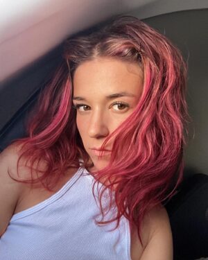 Aneta Kernová Instagram - I liked my pink hair, but I might have been the only one who liked it hahaha 💅🏻