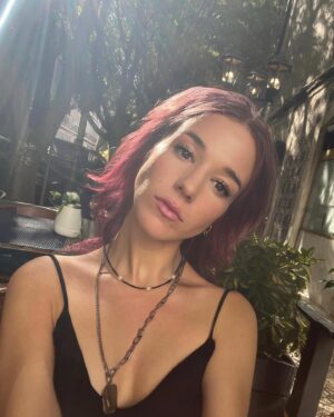 Aneta Kernová Instagram - I liked my pink hair, but I might have been the only one who liked it hahaha 💅🏻