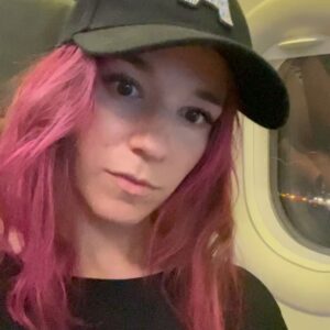 Aneta Kernová Instagram - I liked my pink hair, but I might have been the only one who liked it hahaha 💅🏻