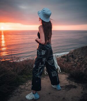 Aneta Kernová Instagram - Why would you wear basic clothes when you can wear @naivista custom made pieces 👩🏻‍🎨 DM to get yours 🤍

Photo by @alchymysta