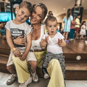 Aneta Sulek Instagram - Love 🤍 
#mommy #mommylife #live #loveyou #loveyouson #son #sonandmom #sonandmommy #loveyoulove #love #instaggram #woman #family #spain