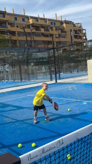 Aneta Sulek Instagram - Padel class 
#padel #padel #padelkids #padelkids🎾 #padelmarbella #padelspain #kids #spain