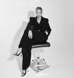 Aneta Sulek Instagram - First or second One? 

@patriziapepe_prague
Styling: @ruthyshoty 
Make-up and hair: @alinavagner.mua 
Photographer: @anna_koniaeva_photo 
Thank you 🤍🙏 

#patriziapepecollection #patriziapepewoman #patriziapepe #photoshoot #photoshooting #photoshoots #woman #womanstyle #womanstrong #mommylife