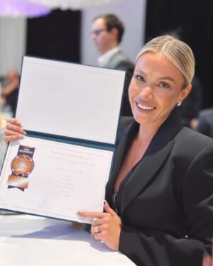 Aneta Sulek Instagram - Projekt roku, který byl nominován. Vyhlášení vítěze proběhlo dnes a Villa Nebusice vyhrála ocenění! Jsem neskutecne pyšná, co jsem dokázala. Žena, žena, co byla podcenovana, protože chce vkročit někam, kde figuruji převážně muži.. Proč jsme podceňování ještě v této době?! Ať kazdy děla, co ho bavi a naplňuje! Miluji svoji práce a své výsledky! 

#silnazena #zenadevelopment #development #developer #developments #developers #developerlifestyle #nemovitosti #projektroku #zena #strongwomen