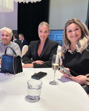 Aneta Sulek Instagram - Projekt roku, který byl nominován. Vyhlášení vítěze proběhlo dnes a Villa Nebusice vyhrála ocenění! Jsem neskutecne pyšná, co jsem dokázala. Žena, žena, co byla podcenovana, protože chce vkročit někam, kde figuruji převážně muži.. Proč jsme podceňování ještě v této době?! Ať kazdy děla, co ho bavi a naplňuje! Miluji svoji práce a své výsledky! 

#silnazena #zenadevelopment #development #developer #developments #developers #developerlifestyle #nemovitosti #projektroku #zena #strongwomen