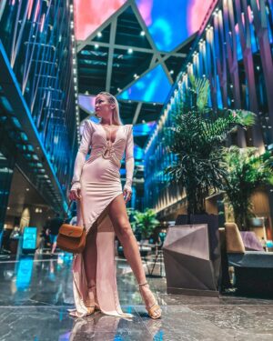 Aneta Sulek Instagram - #dubainight #dubailife #dubaï #dubaiweekend #dubaiwomen #womanstyle #style #fashionstyle #jbrwalk #jbrdubai #rixospremiumdubai #rixos