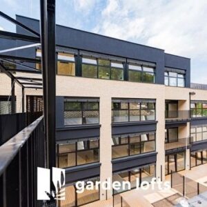 Aneta Sulek Instagram - 📣 Volejte sláva a tři dny se radujte! Hlásíme poslední tři volné byty a dva komerční prostory v projektu Garden Lofts, Praha 5. 🏘️ 

💫 Ne, tohle nejsou vizualizace od @pizingersmorix. Realizace předčila naše očekávání. A jak se líbí vám?

🔑V Garden Lofts jsou bytové jednotky plné světla a industriálních prvků a jsou navrženy tak, aby naplnily vaše představy o dokonalém bydlení. A to nejlepší? Skvělá poloha v klidné části a přitom kousek od rušného centra města. 🌆

🗣️Ozvěte se @zdenekjemelik_luxent pro více informací
.
📍Smíchov, Praha 5
🔎Více na gardenlofts.cz a v link🌳 v biu
.
#developmentprojectprague #luxent #living #prague5 #realestate #cityview #modernliving #comfort #newhome #gardenlofts #luxentainment