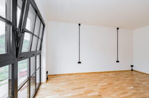 Aneta Sulek Instagram - 📣 Volejte sláva a tři dny se radujte! Hlásíme poslední tři volné byty a dva komerční prostory v projektu Garden Lofts, Praha 5. 🏘️ 

💫 Ne, tohle nejsou vizualizace od @pizingersmorix. Realizace předčila naše očekávání. A jak se líbí vám?

🔑V Garden Lofts jsou bytové jednotky plné světla a industriálních prvků a jsou navrženy tak, aby naplnily vaše představy o dokonalém bydlení. A to nejlepší? Skvělá poloha v klidné části a přitom kousek od rušného centra města. 🌆

🗣️Ozvěte se @zdenekjemelik_luxent pro více informací
.
📍Smíchov, Praha 5
🔎Více na gardenlofts.cz a v link🌳 v biu
.
#developmentprojectprague #luxent #living #prague5 #realestate #cityview #modernliving #comfort #newhome #gardenlofts #luxentainment