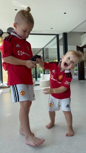 Aneta Sulek Instagram - This is ours normally Sunday. 😃🤍 
#brothers #brother #brothermood #bigbrother #love #funnyvideos #kidstwerk #marbellakids #marbelladance #marbellalifestyle