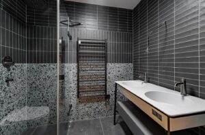Aneta Sulek Instagram - 📣 Volejte sláva a tři dny se radujte! Hlásíme poslední tři volné byty a dva komerční prostory v projektu Garden Lofts, Praha 5. 🏘️ 

💫 Ne, tohle nejsou vizualizace od @pizingersmorix. Realizace předčila naše očekávání. A jak se líbí vám?

🔑V Garden Lofts jsou bytové jednotky plné světla a industriálních prvků a jsou navrženy tak, aby naplnily vaše představy o dokonalém bydlení. A to nejlepší? Skvělá poloha v klidné části a přitom kousek od rušného centra města. 🌆

🗣️Ozvěte se @zdenekjemelik_luxent pro více informací
.
📍Smíchov, Praha 5
🔎Více na gardenlofts.cz a v link🌳 v biu
.
#developmentprojectprague #luxent #living #prague5 #realestate #cityview #modernliving #comfort #newhome #gardenlofts #luxentainment