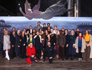 Aneurin Barnard Instagram - These beauties! What a gift to be surrounded by all of you!!!
@netflix @netflix1899 🖤