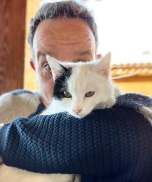 Àngel Llàcer Instagram - ¡Feliz semana a todos!

Yo la empiezo haciendo amigos 😻
A ver qué le parece a Óscar…