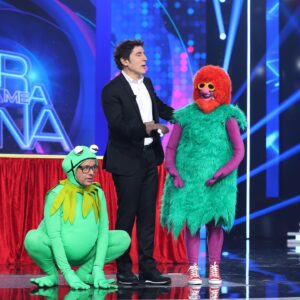 Àngel Llàcer Instagram - ¡Maná Maná! 

¿Sabéis que no podía evitar acompañar a @susicaramelo en su momento Muppet, no? 

¡MARAVILLA!

📸 @joseirun_fotografia 

@tucaramesuena 
@antena3com