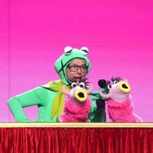 Àngel Llàcer Instagram - ¡Maná Maná! 

¿Sabéis que no podía evitar acompañar a @susicaramelo en su momento Muppet, no? 

¡MARAVILLA!

📸 @joseirun_fotografia 

@tucaramesuena 
@antena3com